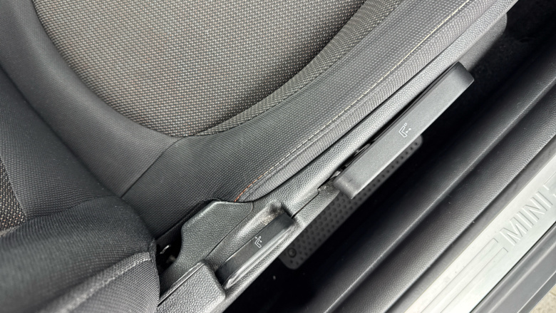 MINI Hatchback 1.5 Cooper Classic 3dr Auto Petrol Hatchback